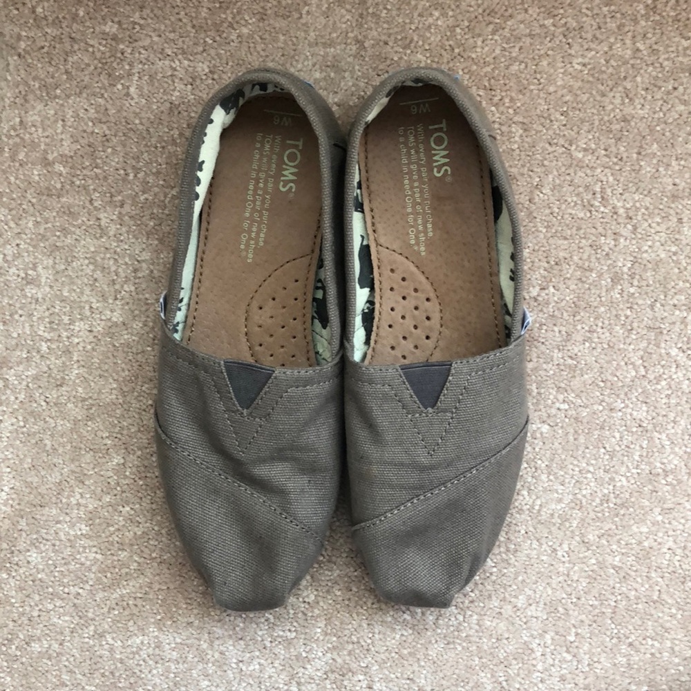 Ash Toms Size 6